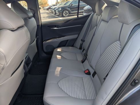 Used 2023 Toyota Camry SE image 10