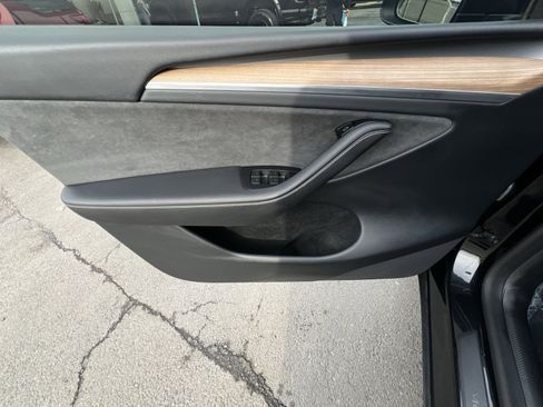 Used 2024 Tesla Model Y Long Range image 15