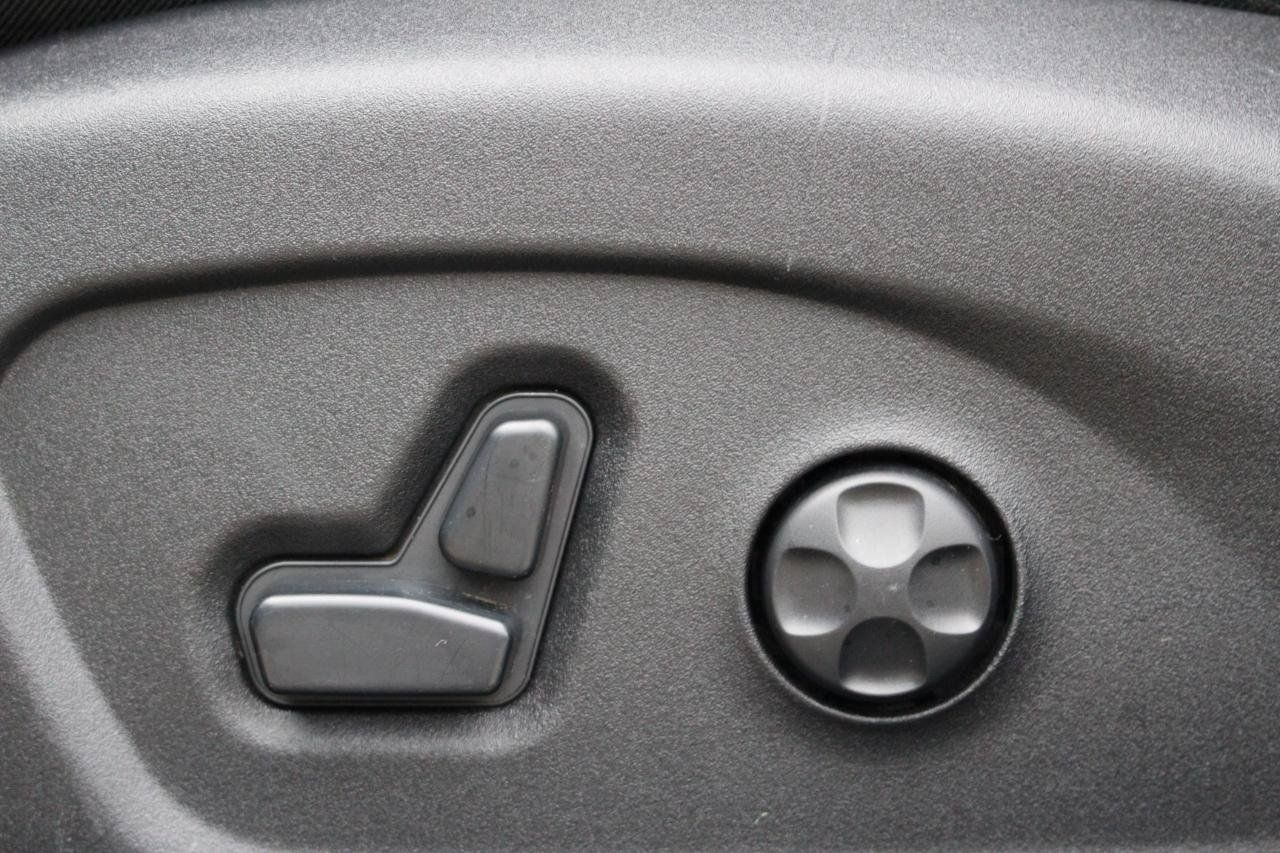 Used 2015 Chrysler 200 Limited w/ Convenience Group FWD image 15