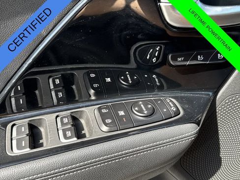 Used 2020 Kia Niro EX Premium FWD image 22