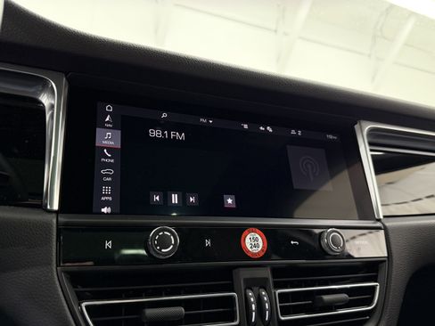 Certified 2025 Porsche Macan image 43