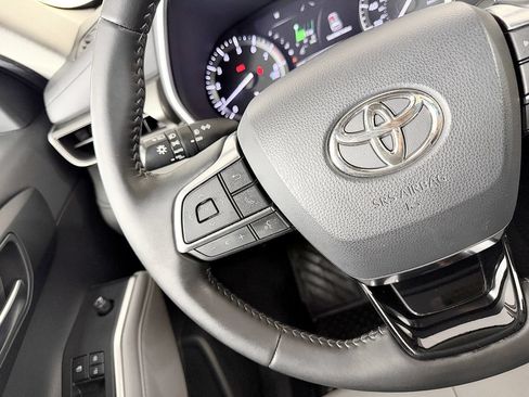 Used 2020 Toyota Highlander XLE AWD/4WD image 64