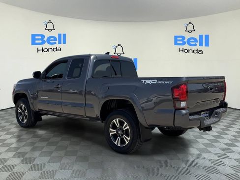 Used 2019 Toyota Tacoma TRD Sport RWD image 3
