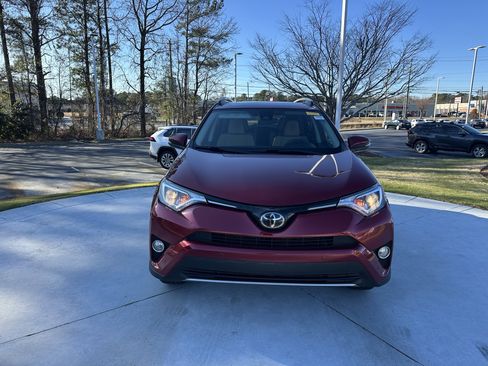 Used 2018 Toyota RAV4 XLE image 3