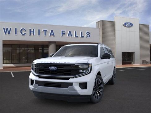 New 2025 Ford Expedition Max Platinum w/ Driver's Package image 2