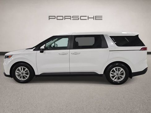Used 2022 Kia Carnival LX FWD image 2