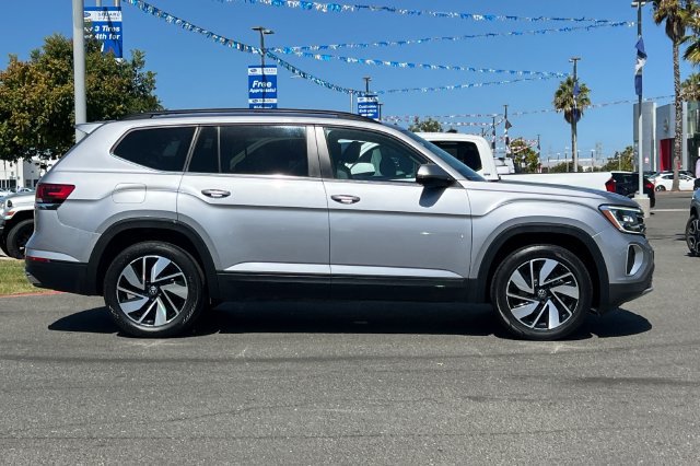 Used 2024 Volkswagen Atlas SE AWD/4WD image 3