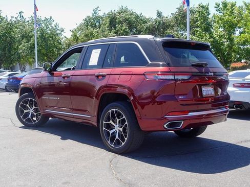 Used 2023 Jeep Grand Cherokee Summit AWD/4WD image 9