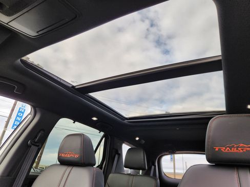 Certified 2025 Honda Pilot TrailSport image 15