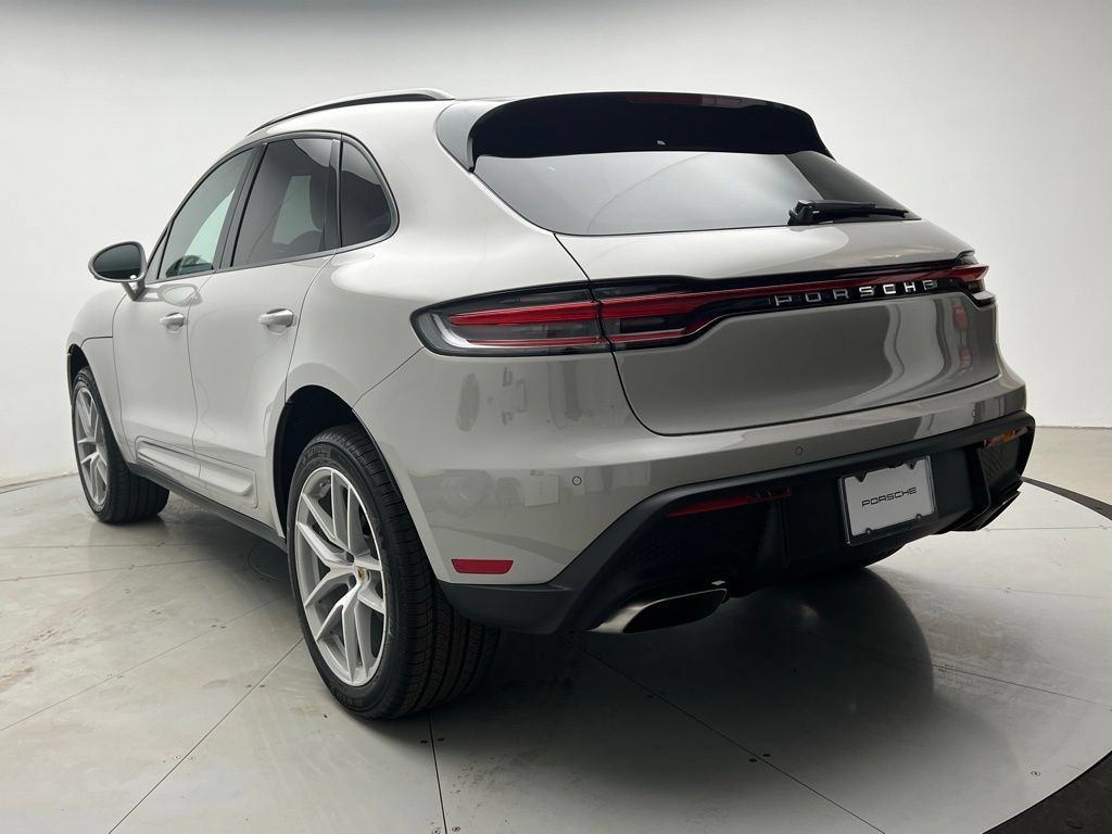 Used 2026 Porsche Macan AWD/4WD image 3