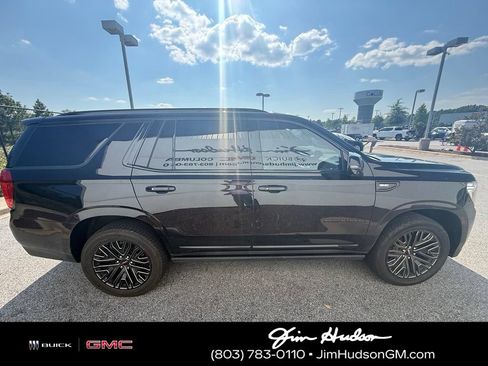 Used 2021 GMC Yukon Denali w/ Denali Premium Package AWD/4WD image 4