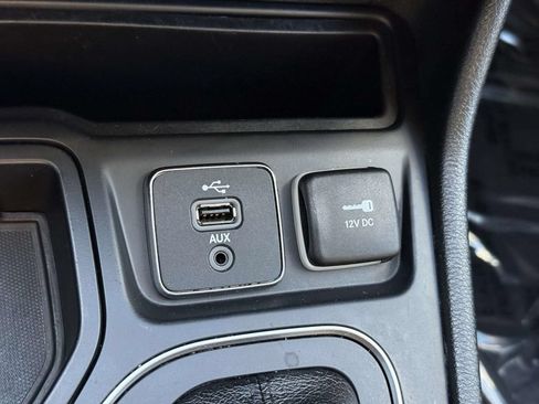 Used 2019 Jeep Cherokee Latitude w/ Popular Appearance Group FWD image 30