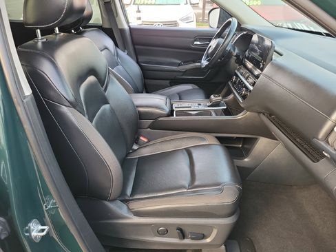 Used 2023 Nissan Pathfinder SL image 18