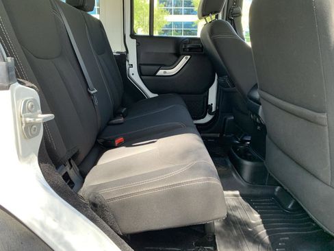 Used 2018 Jeep Wrangler Unlimited Sahara image 20