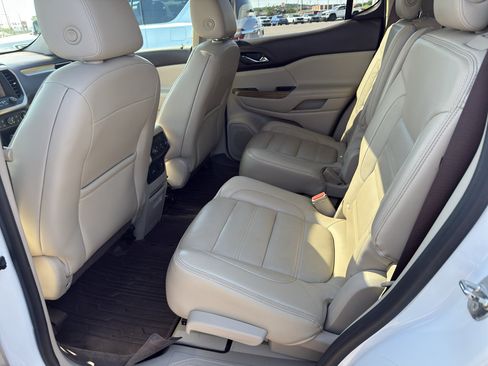 Used 2018 GMC Acadia Denali w/ Technology Package FWD image 9