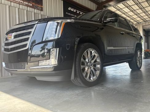 Used 2020 Cadillac Escalade Premium Luxury RWD image 8