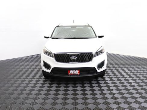 Used 2017 Kia Sorento AWD image 2