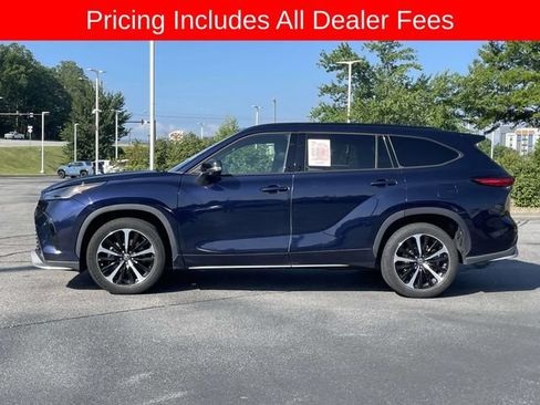 Used 2022 Toyota Highlander XSE AWD/4WD image 2