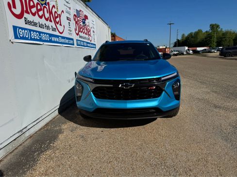 Used 2025 Chevrolet Trax RS w/ Driver Confidence Package image 5