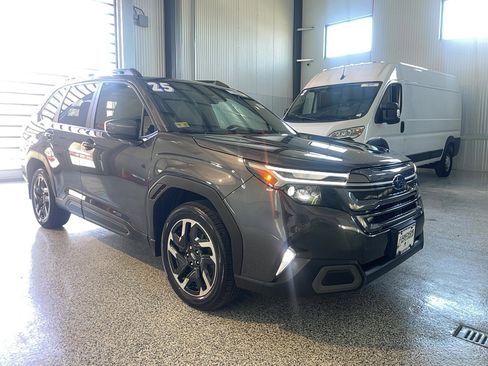 Used 2025 Subaru Forester Limited image 1