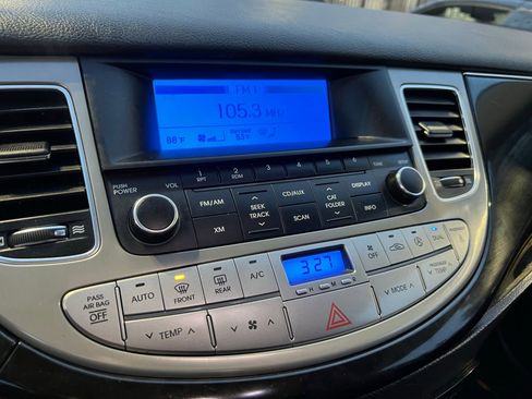 Used 2013 Hyundai Genesis 3.8 image 28