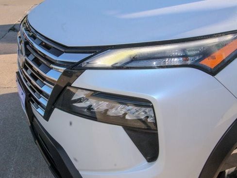 Used 2024 Nissan Rogue SV FWD image 7