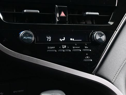 Used 2021 Toyota Camry SE w/ Cold Weather Package image 21