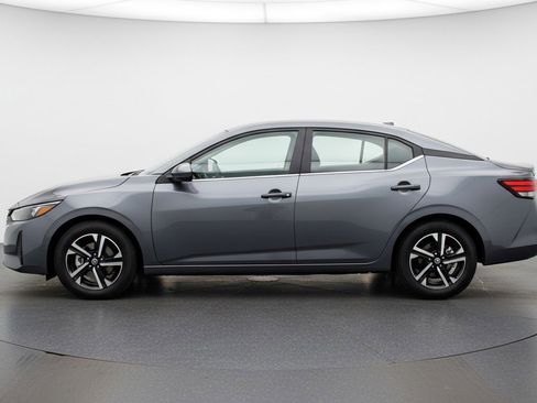 Used 2025 Nissan Sentra SV FWD image 5