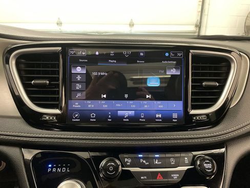 Used 2022 Chrysler Pacifica Limited w/ S Appearance Package AWD/4WD image 7