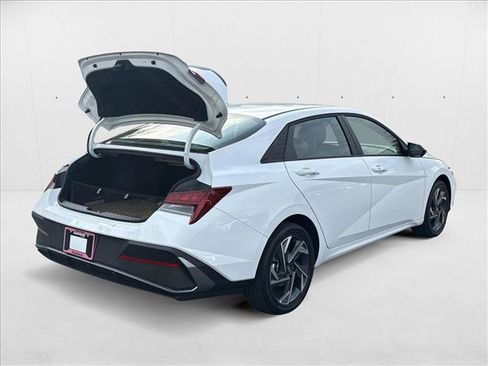 New 2025 Hyundai Elantra SEL image 2