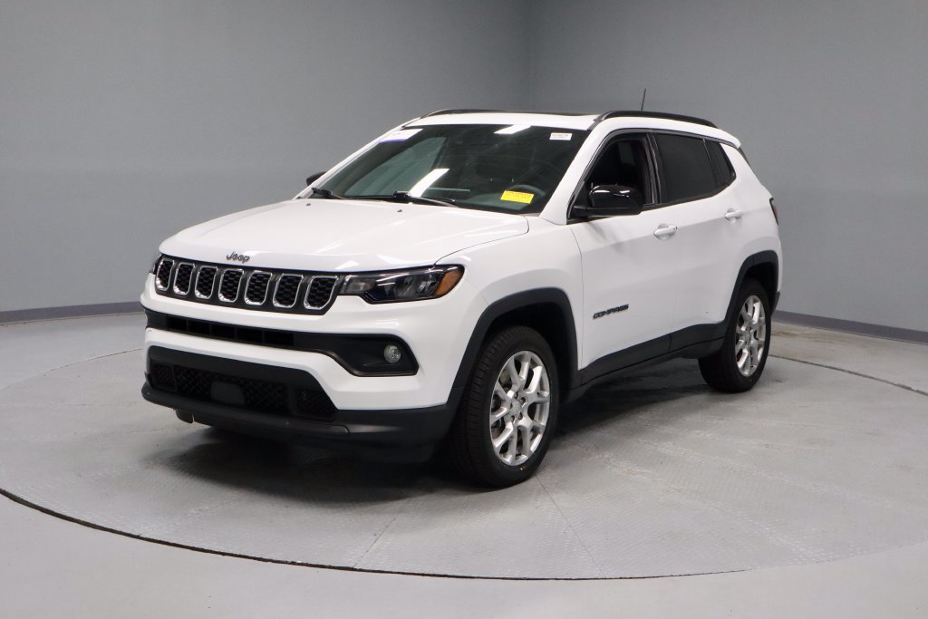 Used 2024 Jeep Compass Latitude w/ Sun and Sound Group AWD/4WD image 6