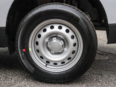 New 2025 Ford Maverick XL image 10