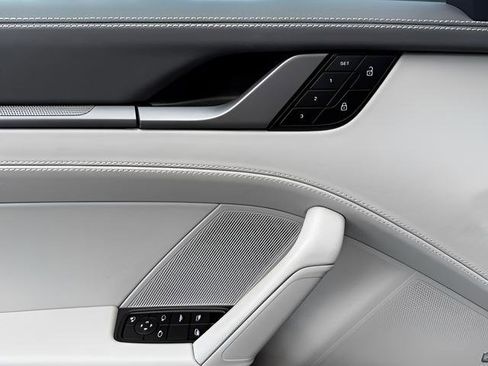 Used 2025 Porsche 911 Carrera image 10