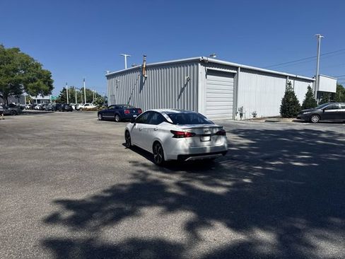 Certified 2025 Nissan Versa SR w/ Trunk Package FWD image 7