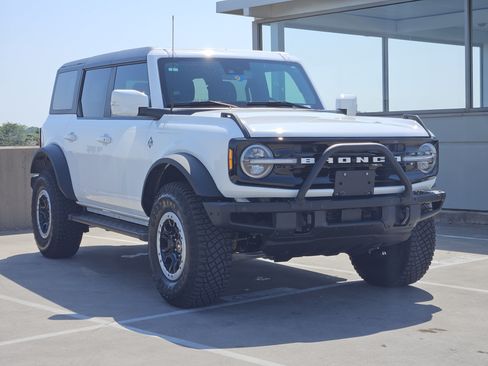 Used 2023 Ford Bronco Outer Banks w/ Sasquatch Package AWD/4WD image 10