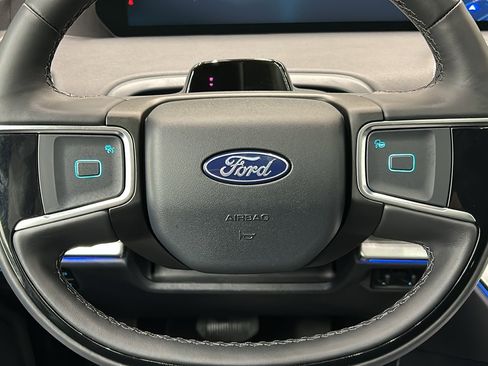 Used 2025 Ford Expedition Platinum w/ Driver's Package image 27