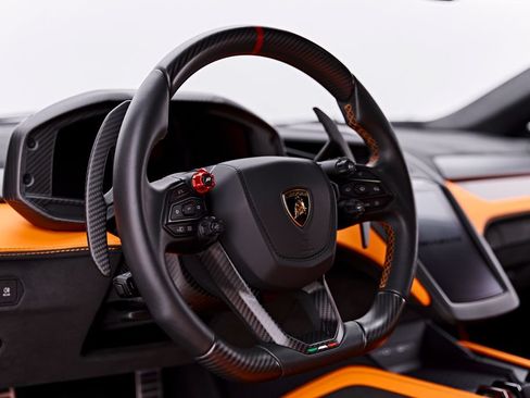 Used 2025 Lamborghini Revuelto AWD/4WD image 61