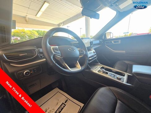 Used 2022 Ford Explorer XLT w/ Equipment Group 202A image 10