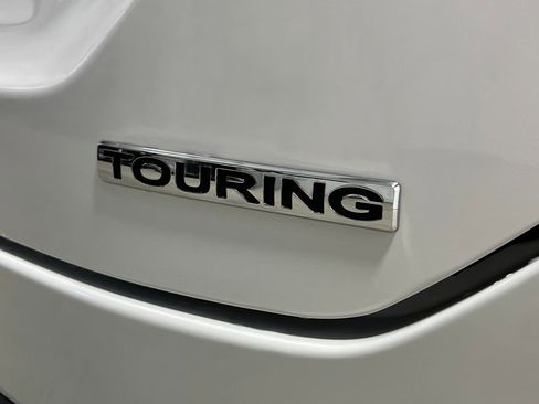 New 2025 Honda Pilot Touring image 10