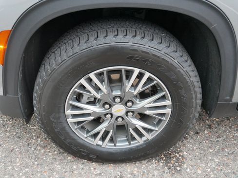 Used 2024 Chevrolet Traverse LT image 8