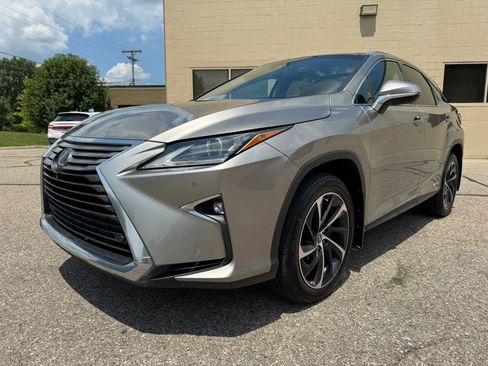 Used 2019 Lexus RX 450h AWD w/ Luxury Package image 3