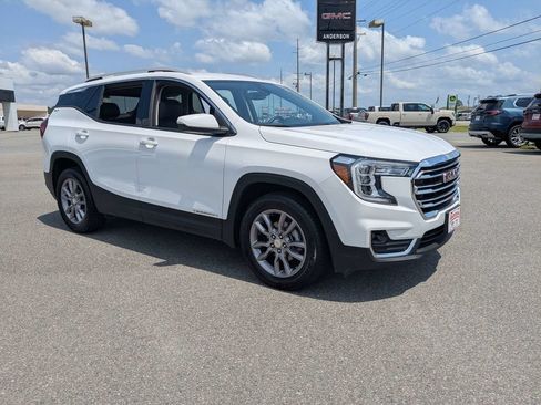 Used 2024 GMC Terrain SLT AWD/4WD image 2