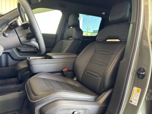 Used 2027 Rivian R2 Performance Dual AWD/4WD image 16