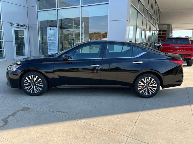 Used 2025 Nissan Altima 2.5 SV FWD image 4