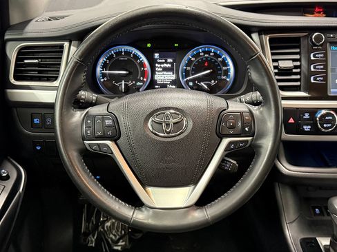 Used 2017 Toyota Highlander SE AWD/4WD image 16