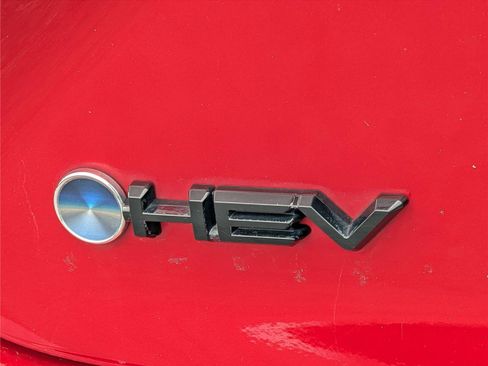 Used 2025 Toyota Camry SE w/ Convenience Package FWD image 10