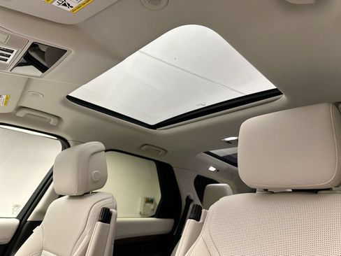 Certified 2025 Land Rover Discovery S AWD/4WD image 8