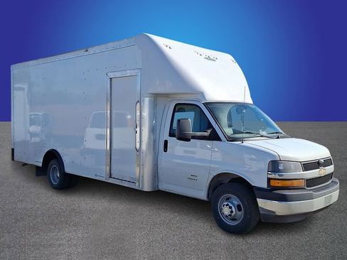 New 2025 Chevrolet Express 4500 Extended w/ Power Convenience Package image 2