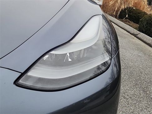 Used 2022 Tesla Model Y Performance image 9