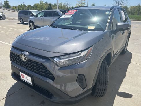 Certified 2022 Toyota RAV4 XLE w/ Convenience Package AWD/4WD image 3